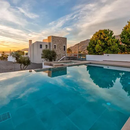 Lara Amberblue Pefkos