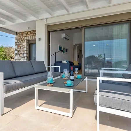 Lara Amberblue Pefkos