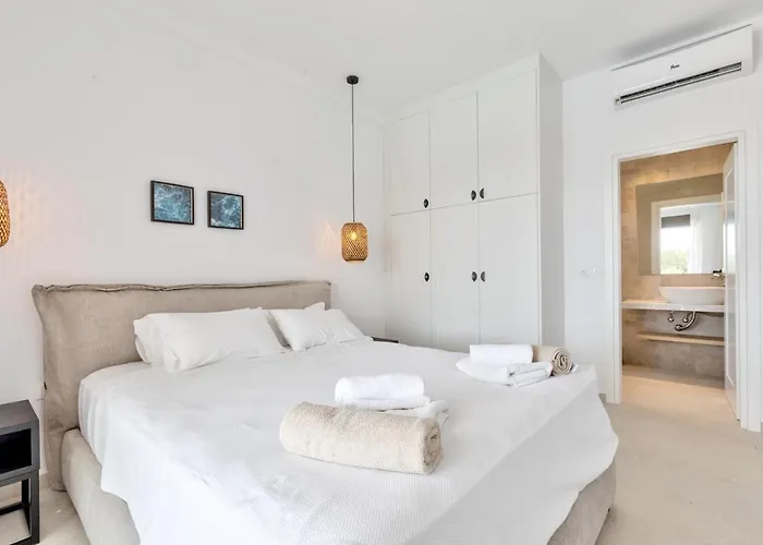 Lara Amberblue Pefkos * Pefki