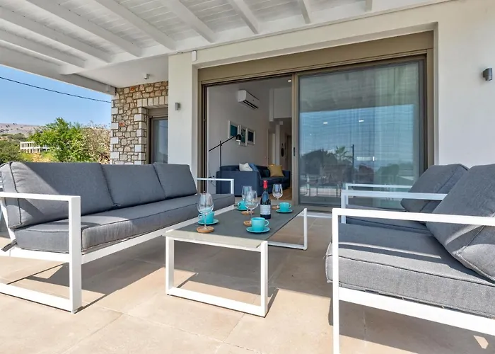 Lara Amberblue Pefkos