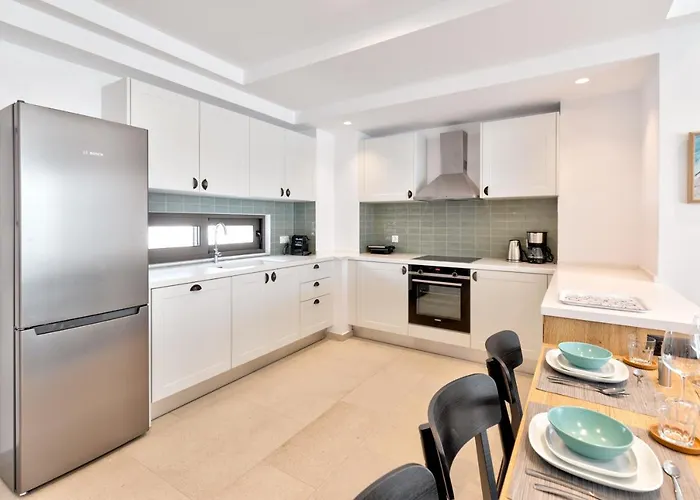 فيلة Lara Amberblue Pefkos *