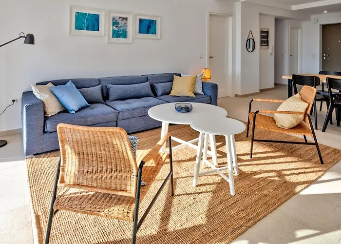 فيلة Lara Amberblue Pefkos *