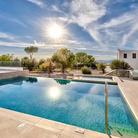 Lara Amberblue Pefkos * Pefki