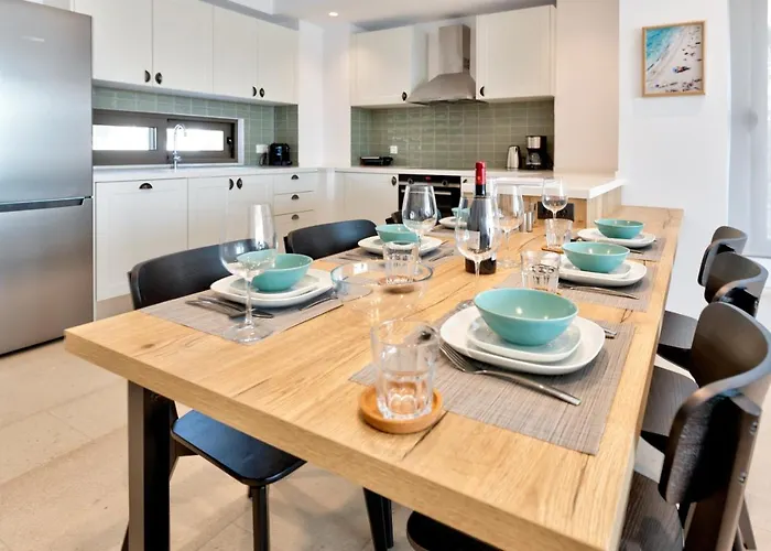 Lara Amberblue Pefkos * Pefki